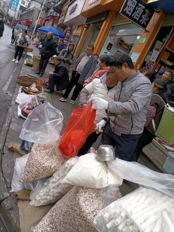 仁怀市鲁班街道的“赶街​”日常