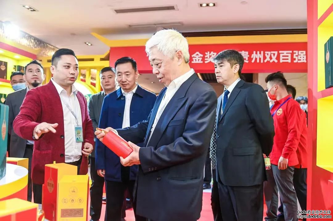 聚焦春糖｜刘员、刘进到仁怀酱香酒展区巡馆(图3)