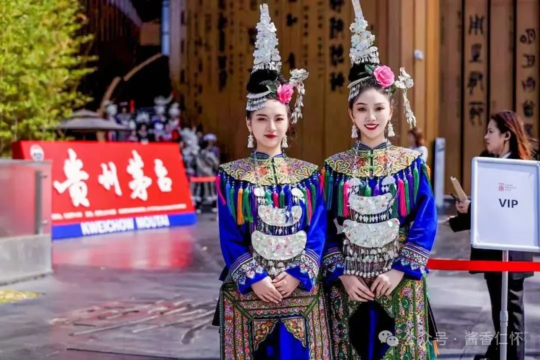 6月8日至9日，第十一届成都种业博览会在成都举办。贵州茅台酒厂（集团）红缨子农业科技发展有限公司（以下简称“茅台红缨子公司”），携“红缨子”“红珍珠”“台糯9号”三款产品亮相展会，吸引不少行业专家、学者、经销商、种植户等到场参观了解。据了解，茅台红缨子公司是此次大会上唯一的高粱品牌展示企业。  图片 在此次参展的三款产品中，“红缨子”高粱被参展者多次提及。作为酱酒产业“第一车间”，“红缨子”高粱品(图2)