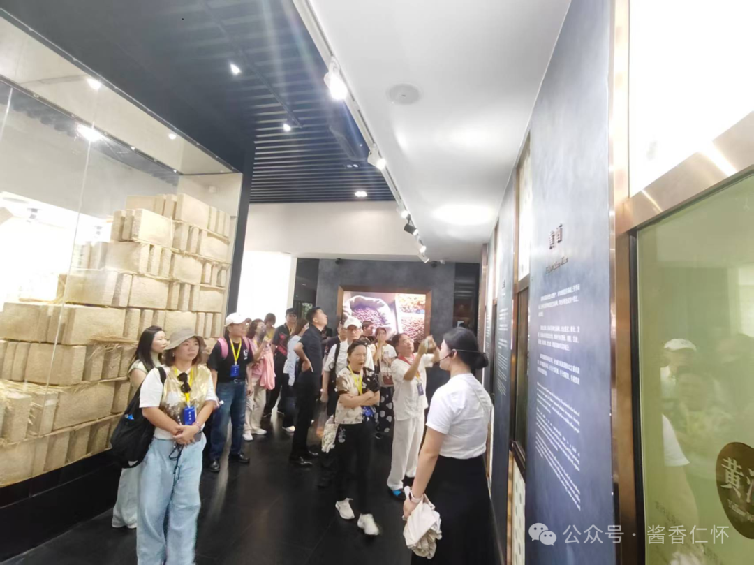 2025台湾青年醉美遵义行参访团到仁怀开展酱酒文化研学(图1)