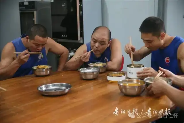 茅台镇酿酒车间工人的一天(图11) 茅台镇酿酒车间工人的一天(图11)